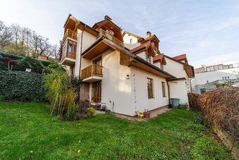 prostorný mezonetový byt 3+kk se dvěma balkony, garáží Praha