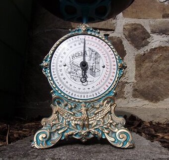 Figurální litinová váha Hella 1885