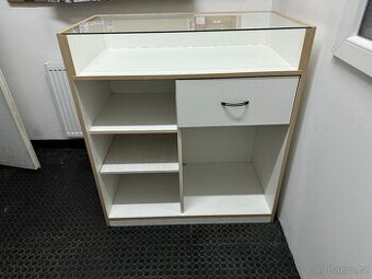 PRODEJNÍ PULT S BEZPEČNOSTNÍM SKLEM
