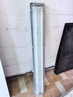 Průmyslové svítidlo (zářivkové) 2×58W – 125 × 17 cm