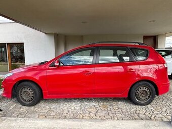 Prodám Hyundai i30 cw, RV 2010, najeto 249 tis. km, k opravě