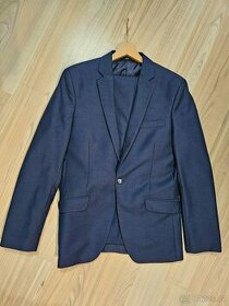 Značkový oblek modré barvy (taneční, maturita) vel. 182/48