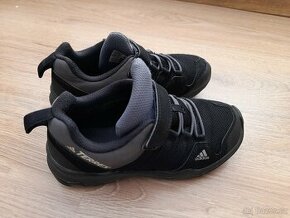 Černé adidas boty, vel. 31