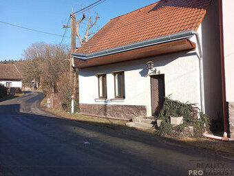 Prodej chalupy  2+1 se dvorem a stodola v Maňovicích, RD 2+1