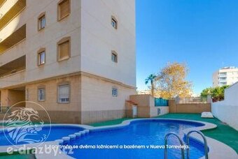 Apartmán 54 m2 se dvěma ložnicemi a bazénem v Nueva Torrevie