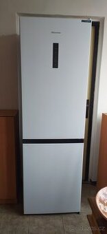 Prodám kombinovanou lednici Hisense s prodlouženou zárukou