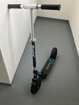 Dětská koloběžka Razor Air 5