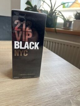 212 Black vip NYC carolina herrera
