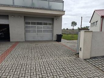 Pronájem garáže a parkovací plochy Líbeznice