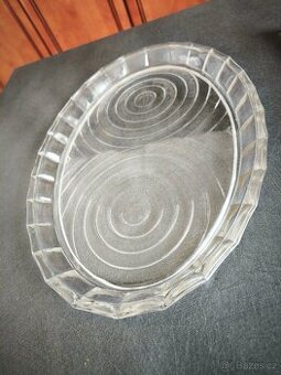 Skleněný tác.