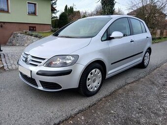 KRÁSNÝ GOLF PLUS 1.6 BENZÍN 1.MAJITELKA ZÁRUKA KM