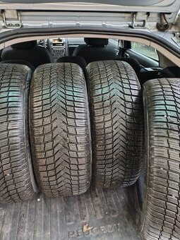 Nové celoroční 215/55/17