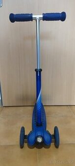 Playtive Dětská trojkoloběžka s LED kolečky