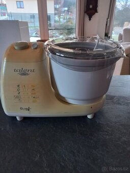 Starší kuchyňský robot