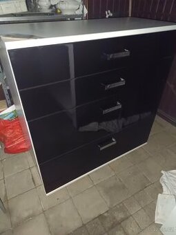 Prodám pouze luxusní černou komodu - vysoký lesk