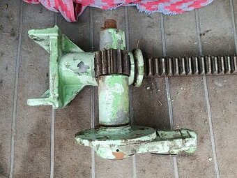 Hřebenový lis ruční