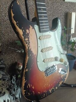 Stratocaster Relic replika.