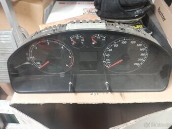 VW T5 přístrjová deska polodot