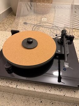 Gramofon Pro-Ject – skvělý stav,