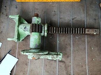 Ruční hřebenový lis