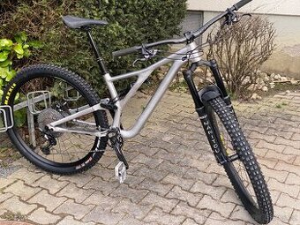 Specialized Stumpjumper M, brouseny hlinik, XT, Manitou