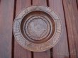 Ručně vyřezávaný dřevěný talíř - starožitný