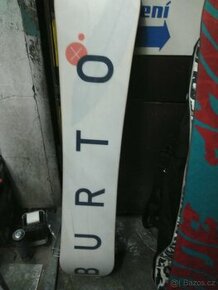 Několik kusů Snowboard BURTON