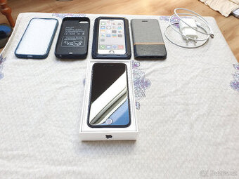 iPhone 2020 SE 256 GB + Apple Watch 3 + Příslušenství