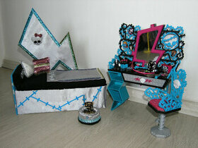 Frenkie postel pro monster high