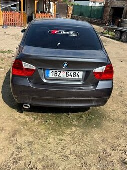 E90