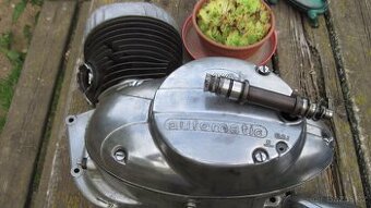 Motor Jawa 559-Panelka automatik s víkem