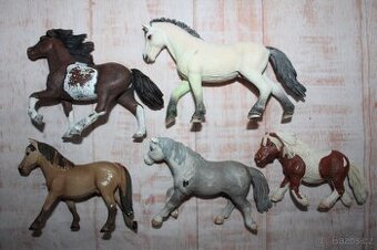 Poškozené figurky koní Schleich I