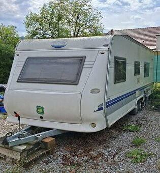 Karavan Hobby bez SPZ na pevné stání