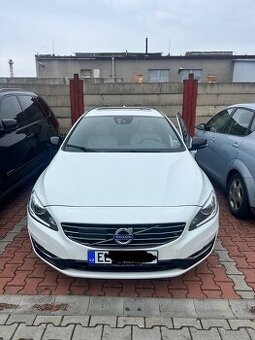 Volvo V60 D6 Plug-in Hybrid AWD