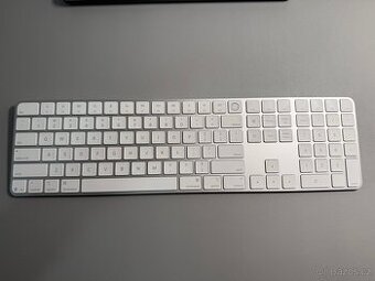 Apple Magic Keyboard s Touch ID a numerickou klávesnicí