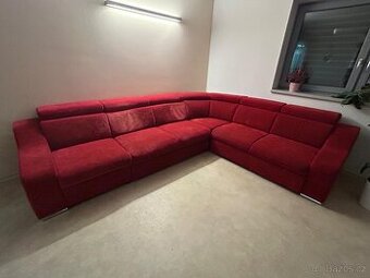 Velká rohová rozkládací sedačka pro 5 lidí + úložný prostor