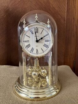 Stolní kuličkové hodiny