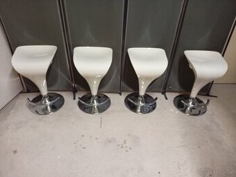 Prodám 4 x krásné výškově stavitelné otáčecí barové židle