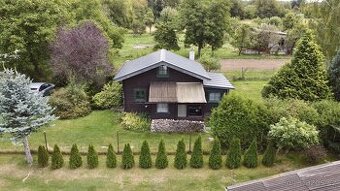 Prodej stavebního pozemku 1007 m2 s rekreační chatou v obci 