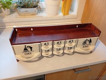 Keramická kořenka, polička