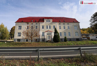 Dům vhodný k ubytování s parkovací plochou pro až 50 automob - 1