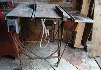 Prodám pilku s hoblovkou,vozíky,spodní frézku