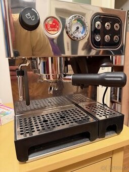 Pákový kávovar s mlýnkem La Pavoni Domus