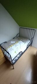 Rostoucí kovová postel Ikea