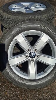 Originál VW Tiguan R17 – téměř nové pneu 98 % Top