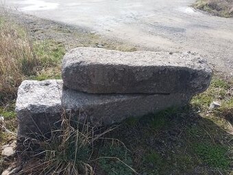 Žulové patníky (2 kusy)