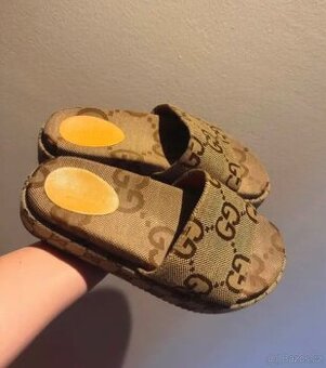 Dámské pantofle Gucci