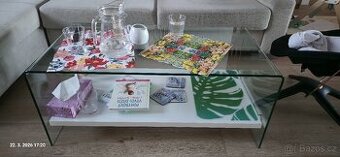 Skleněný konferenční stůl