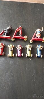 Dřevěné figurky a autíčka