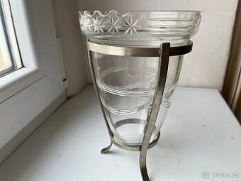 Retro skleněná váza v kovovém stojánku